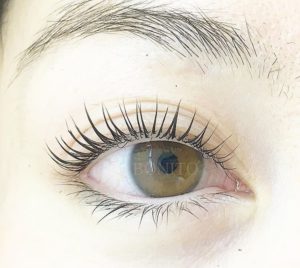 BONITOのバービーカールでくるんと上向き可愛い自まつ毛作り。