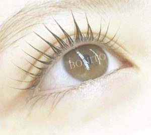 BONITOのバービーカールは「ハリ」「コシ」が出るだけではなくイキイキとしてまつ毛へ