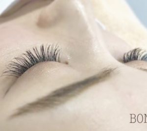 夏に向けてまつ毛エクステをしてみませんか？カラーエクステもオススメです！