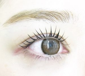 バービーカールでまつ毛を根元からしっかりとあげて誰にも負けない目力へ！