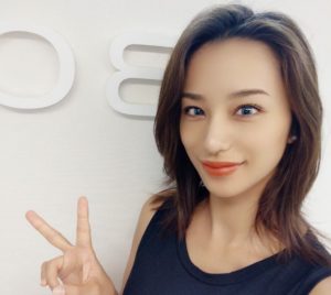 女優の高橋メアリージュン様がバービーカールと眉メイクケアのメンテナンスでご来店されました！
