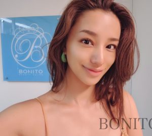 女優の高橋メアリージュン様がメンテナンスでご来店されました！詳しい施術内容。