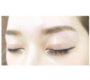 眉毛でお悩みの方はこちらの記事を読んでみて下さい。解決策があります！