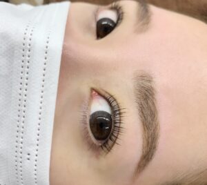 今の時代は目元で決まる