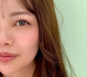 夏にピッタリのバビエク！まつ毛をカールしてからのLEDエクステで可愛い目元の演出が大人気