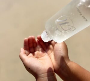 夏本番！紫外線や乾燥からお肌を守る！超保湿美容液モイストルーツが大活躍の理由